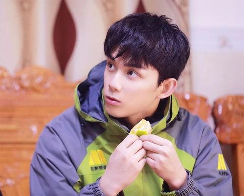 吴磊主持人吃瓜视频,现场趣味横生