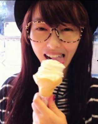 周二女星吃瓜视频,吃瓜群众热议不断