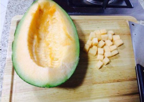 老杨吃哈密瓜是哪一集视频,揭秘美食背后的故事