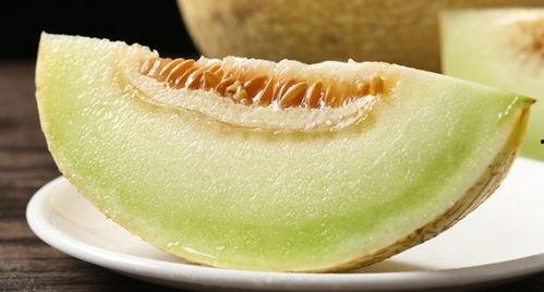 蜜瓜变软了还可以吃吗视频,蜜瓜变软后是否仍可食用？揭秘食用安全与口感变化