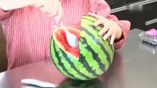 吃瓜动作展示怎么做视频,视频教程教你轻松模仿