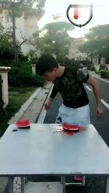 吃瓜比赛段子大全视频,笑出腹肌的欢乐时光