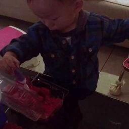 小盆友吃酸瓜视频,小盆友欢乐吃瓜瞬间