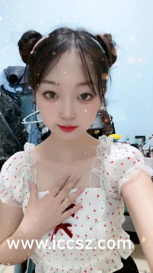 小厨娘吃瓜在线观看视频,揭秘美食与娱乐的跨界盛宴