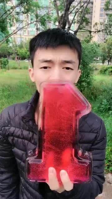 新兴小伙吃瓜事件视频,一场网络热议的瓜田奇遇